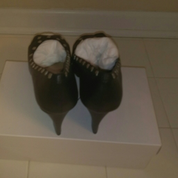 Shoes - Picture 4 of 5